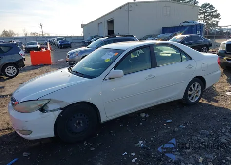 2004 Toyota Camry Le z USA, uszkodzony, nr VIN JTDBE32K440281011